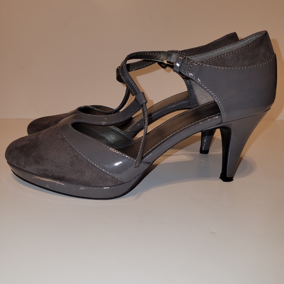 Bandolino gray heels size 8.5 m - Picture 10 of 12